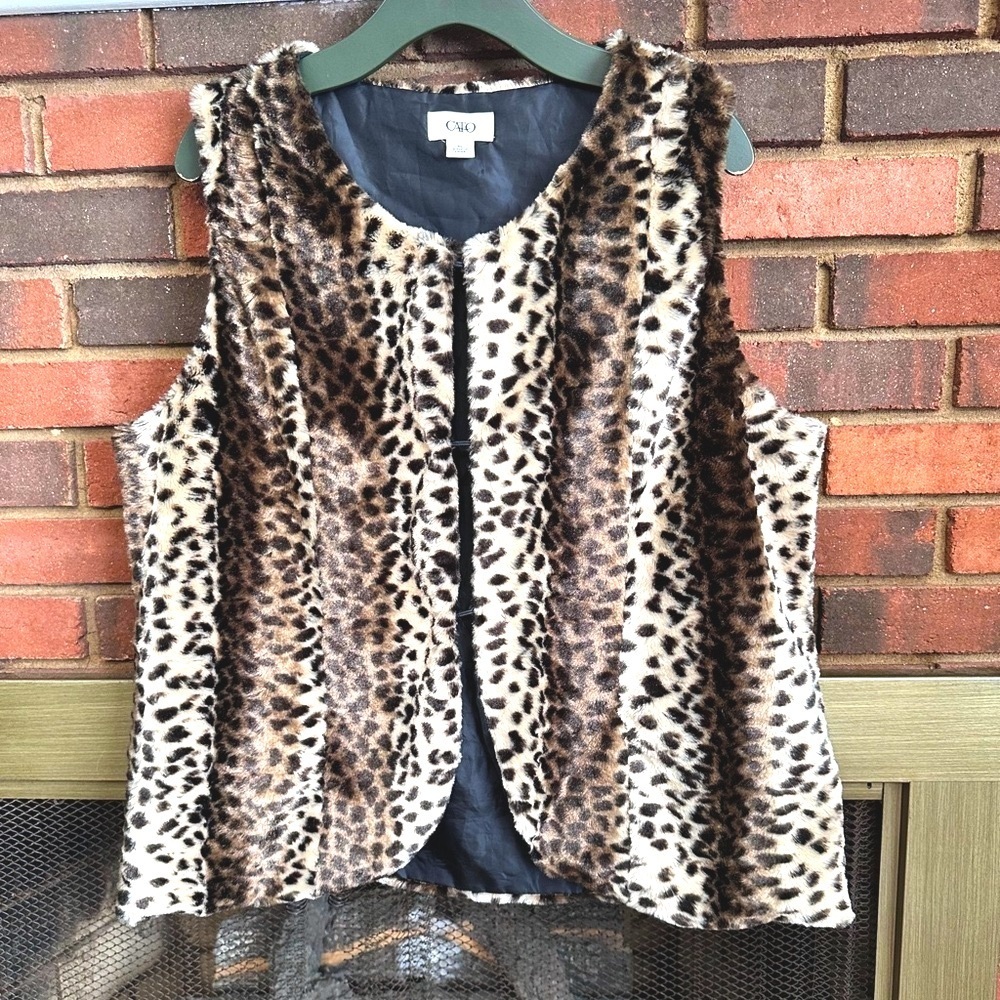 #3) Cato  Faux-fur animal print Vest Size XL